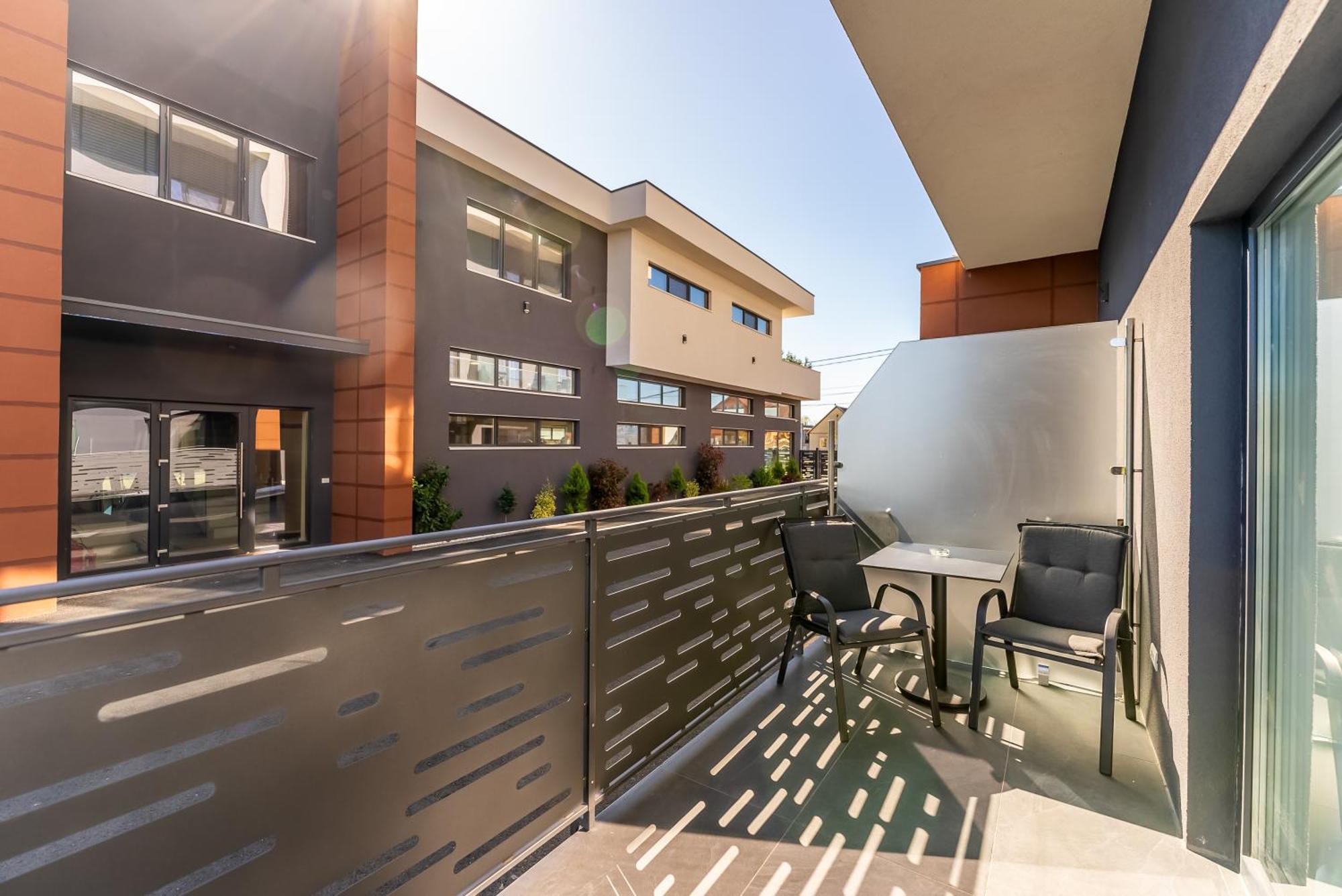 M City Aparthotel Arad Exterior foto
